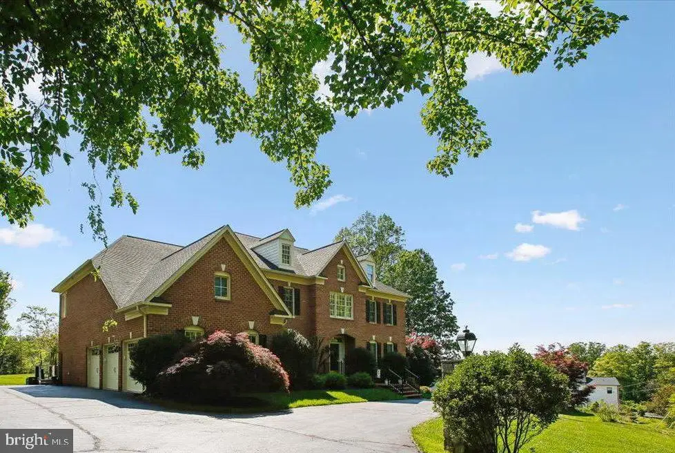 11133 Oakton Rd, Oakton, VA 22124 - #1