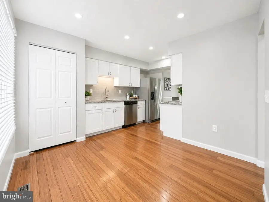 10180 Sassafras Woods Ct, Burke, VA 22015 - #3