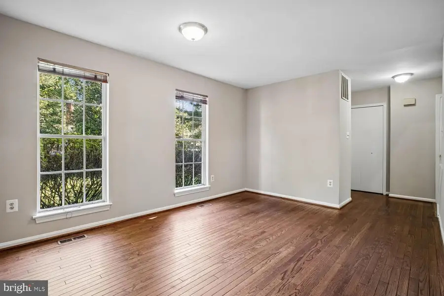 10051 Downeys Wood Ct, Burke, VA 22015 - #3