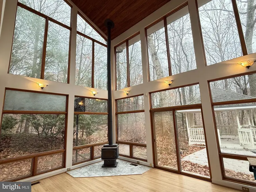 10701 Sycamore Springs Ln, Great Falls, VA 22066 - #2