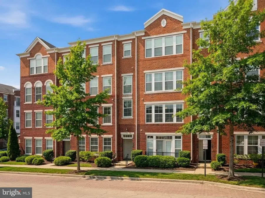 2951 Finsbury Pl #97, Fairfax, VA 22031 - #2