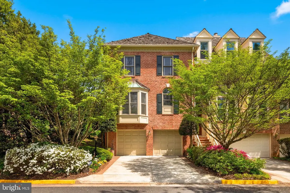 6656 Corner Ln, McLean, VA 22101 - #1
