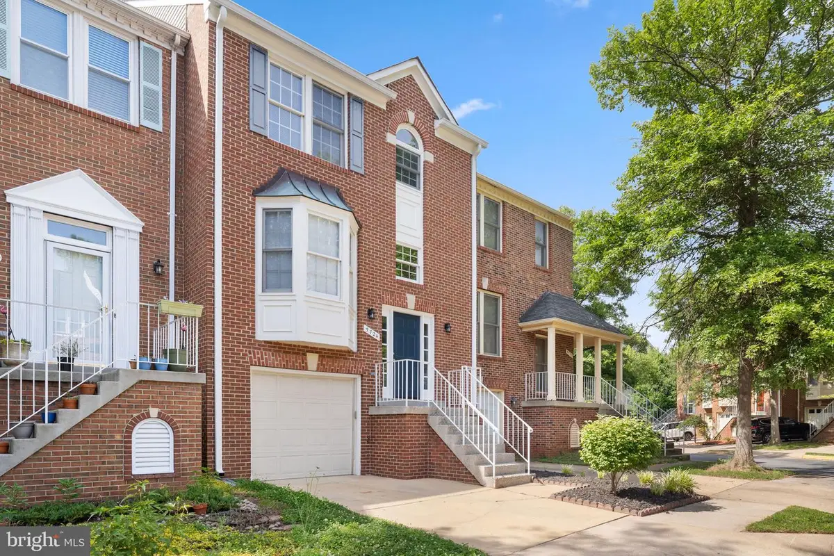 5724 Wood Creek Ln, Centreville, VA 20120 - #1
