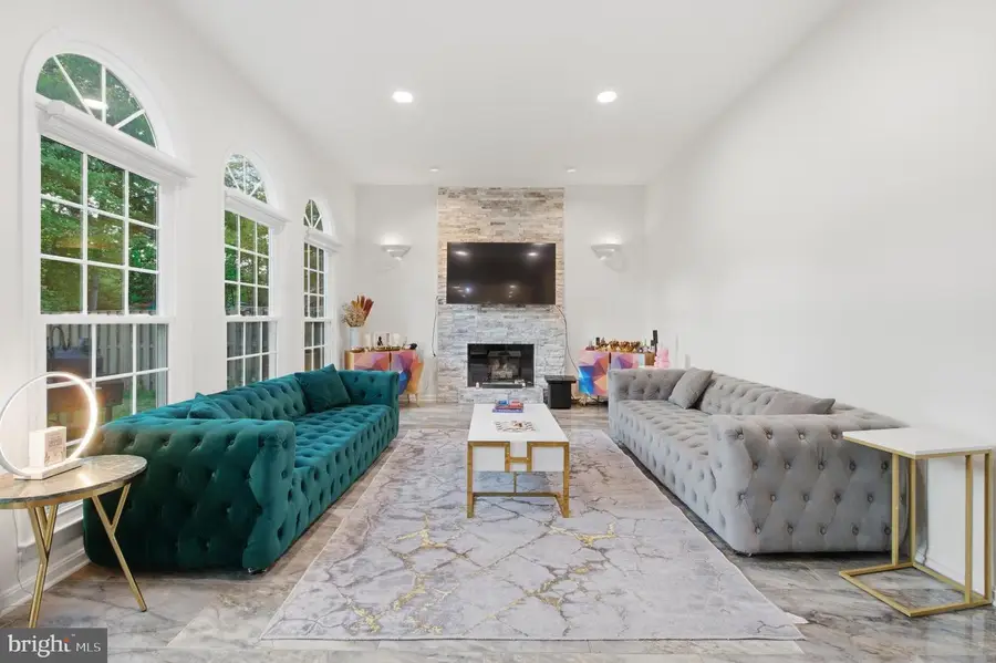 8619 Oak Chase Cir, Fairfax Station, VA 22039 - #3