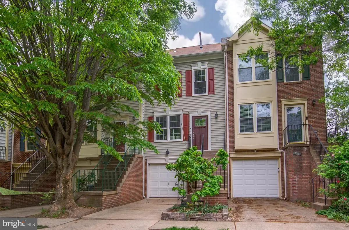 7832 Gum Springs Village Dr, Alexandria, VA 22306 - #1