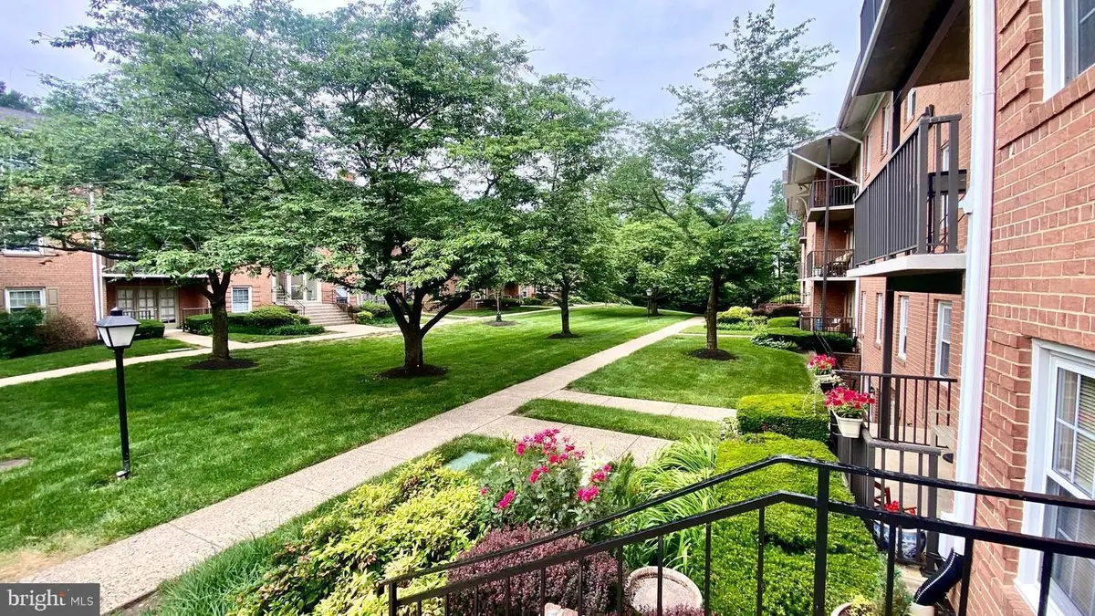 3330 Spring Ln #d-10, Falls Church, VA 22041 - #1