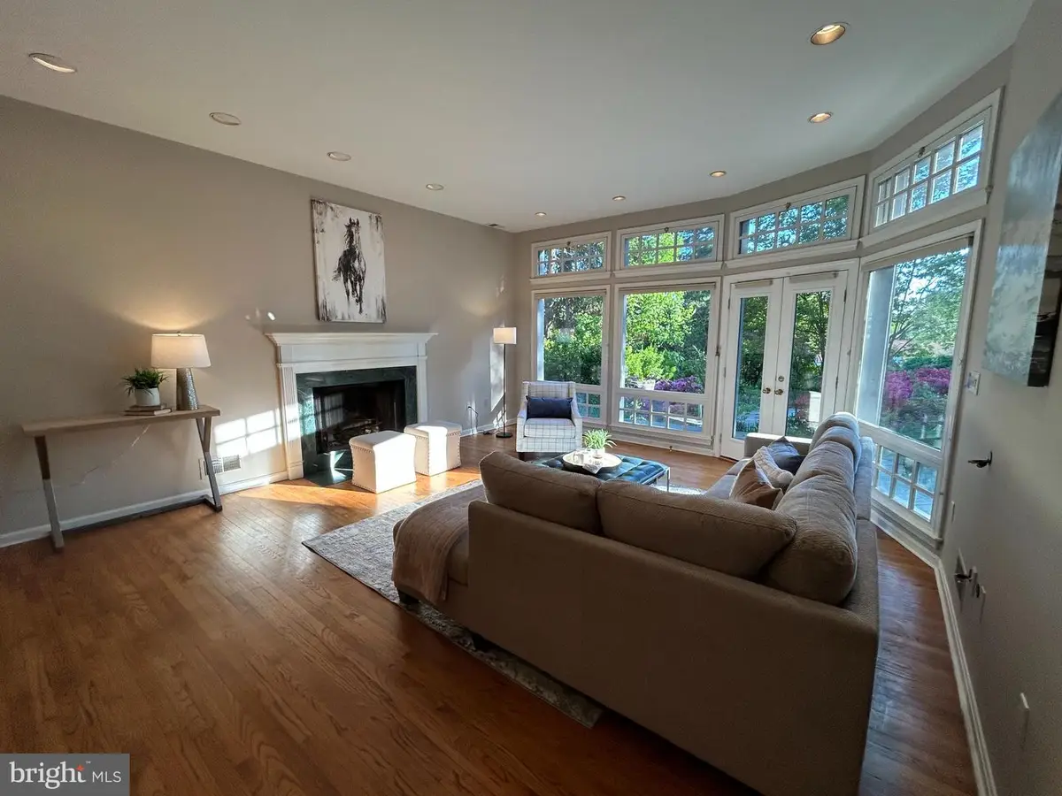 6515 Old Chesterbrook Rd, McLean, VA 22101 - #1