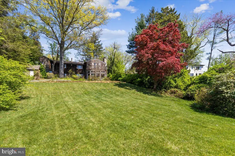 6515 Old Chesterbrook Rd, McLean, VA 22101 - #3