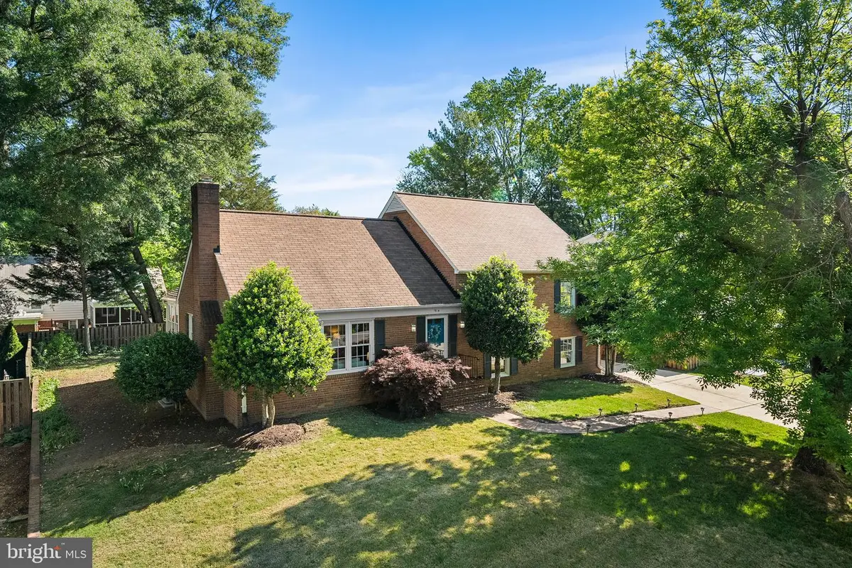 914 Waynewood Blvd, Alexandria, VA 22308 - #1