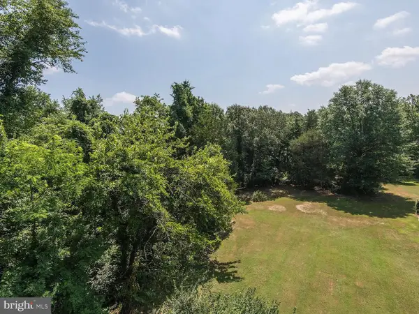 5516 Summit St, CENTREVILLE, VA 20120