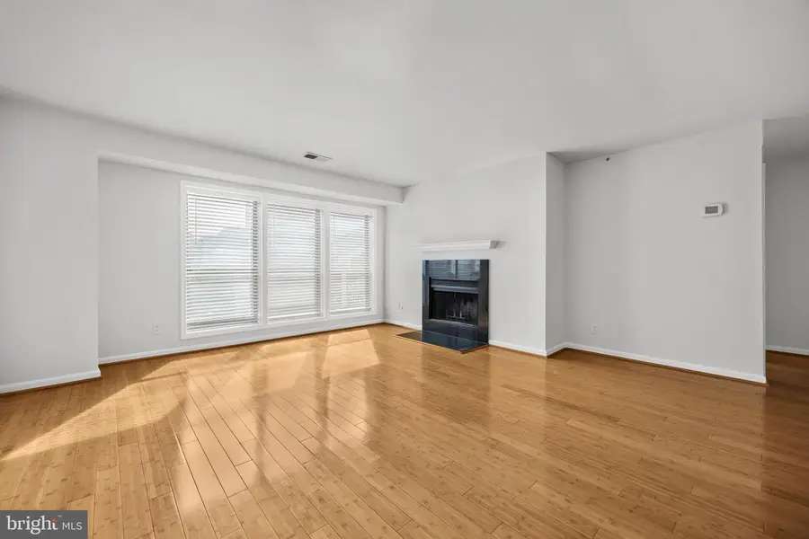 3175 Summit Square Dr #5-e12, Oakton, VA 22124 - #2