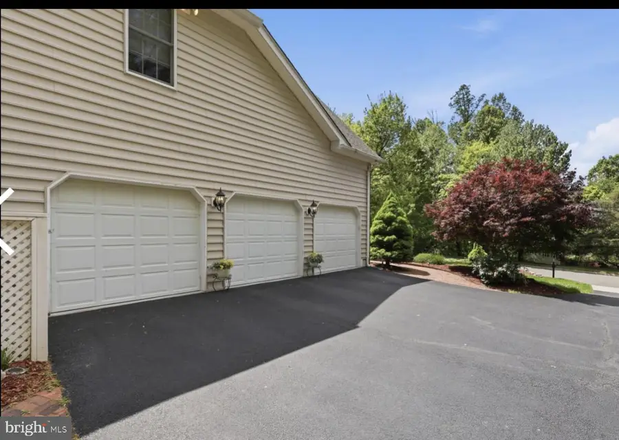 11514 Seneca Woods Ct, Great Falls, VA 22066 - #3