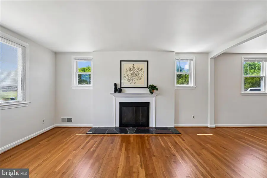 2811 School St, Alexandria, VA 22303 - #2