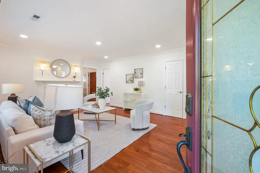 6036 Armstrong Ct, Alexandria, VA 22315 - #3