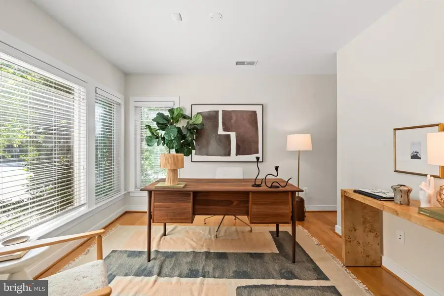 3012 District Ave, Fairfax, VA 22031 - #3