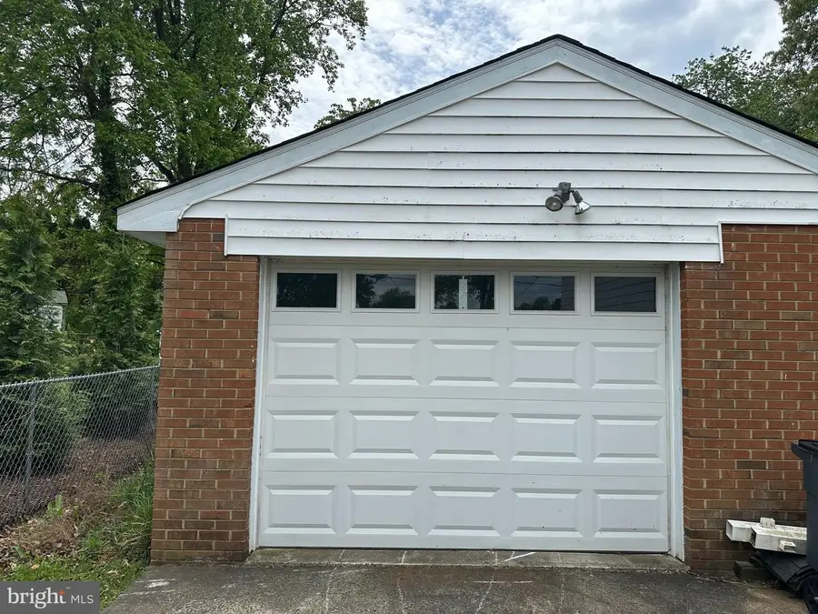 8337 Carnegie Dr, Vienna, VA 22180 - #3