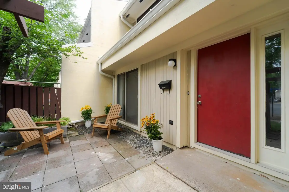 2221 Southgate Sq, Reston, VA 20191 - #1