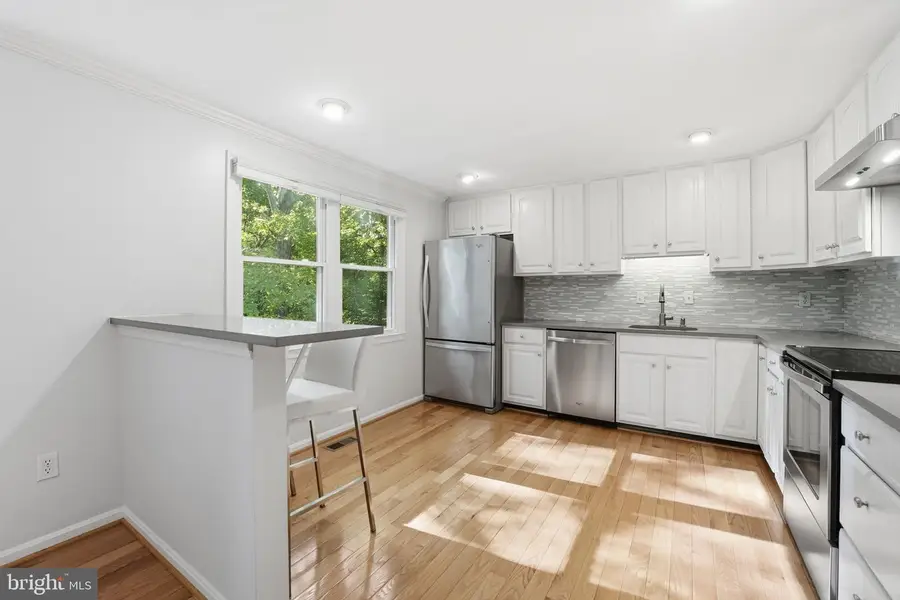2961 Ellenwood Dr, Fairfax, VA 22031 - #3