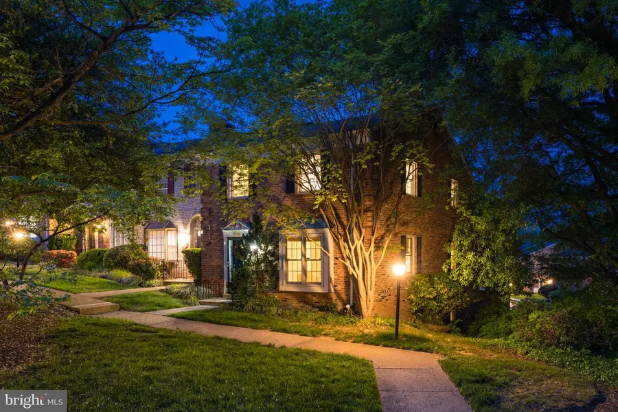 3195 Stonehurst Dr, Fairfax, VA 22031 - #2