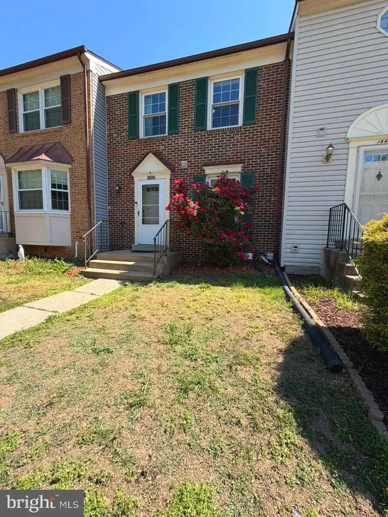 14492 Four Chimney Dr, Centreville, VA 20120 - #1