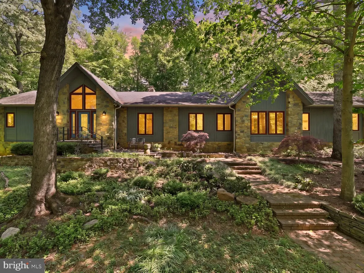 9492 Oak Falls Ct, Great Falls, VA 22066 - #1