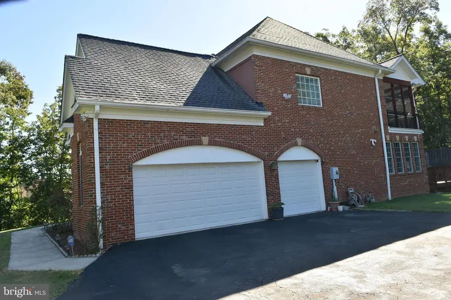 12511 Rochester Dr, Fairfax, VA 22030 - #3