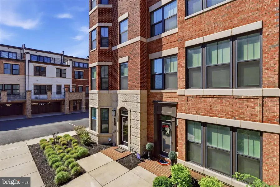 213 Market Sq Nw #19, Vienna, VA 22180 - #3