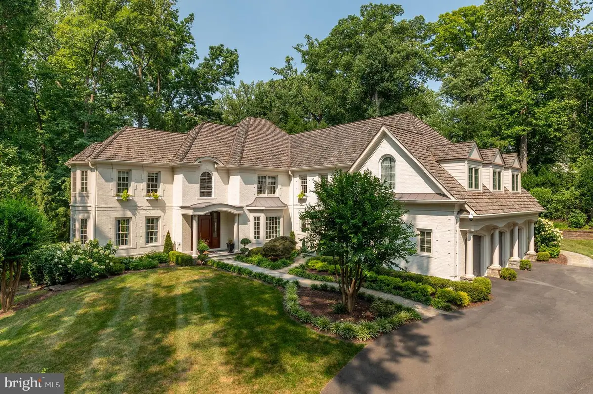 7426 Dulany Dr, McLean, VA 22101 - #1