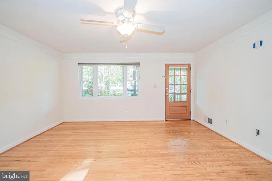 6466 Oakwood Dr, Falls Church, VA 22041 - #3