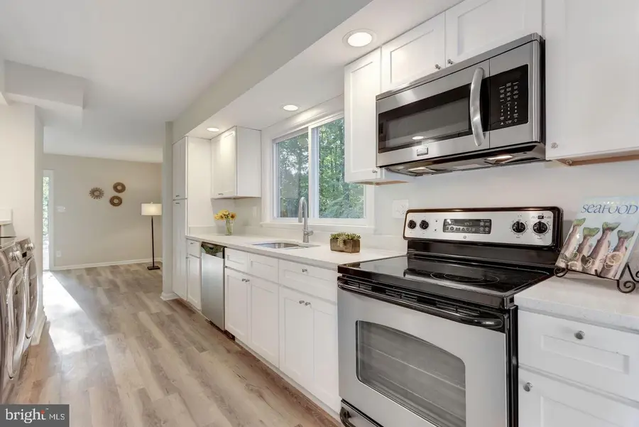11201 Wedge Dr, Reston, VA 20190 - #3