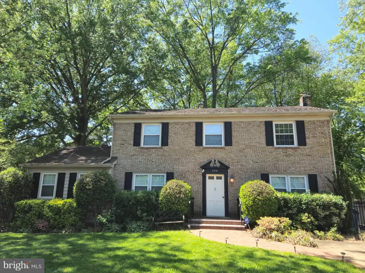 7810 Hayfield Rd, Alexandria, VA 22315 - #1