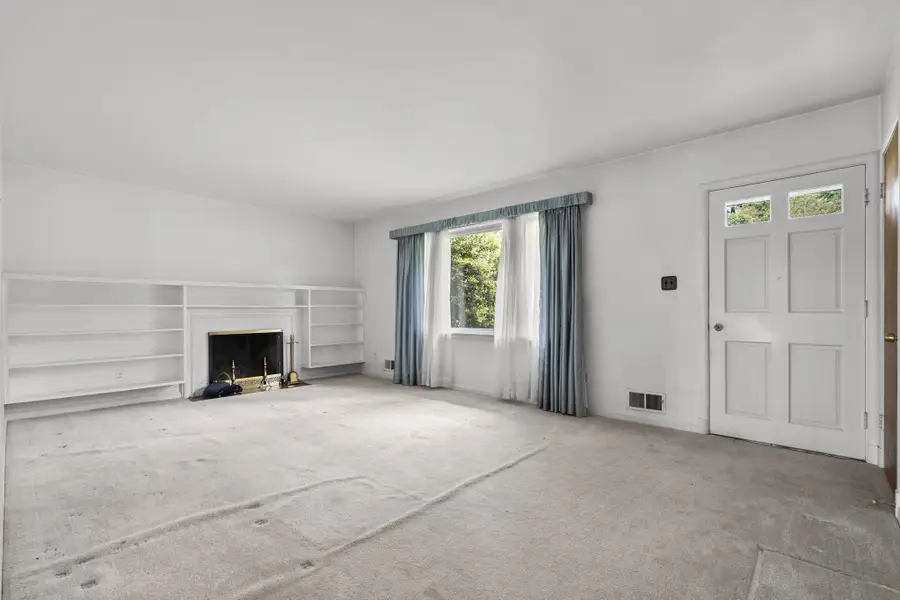 7429 Westwood Park Ln, Falls Church, VA 22046 - #3