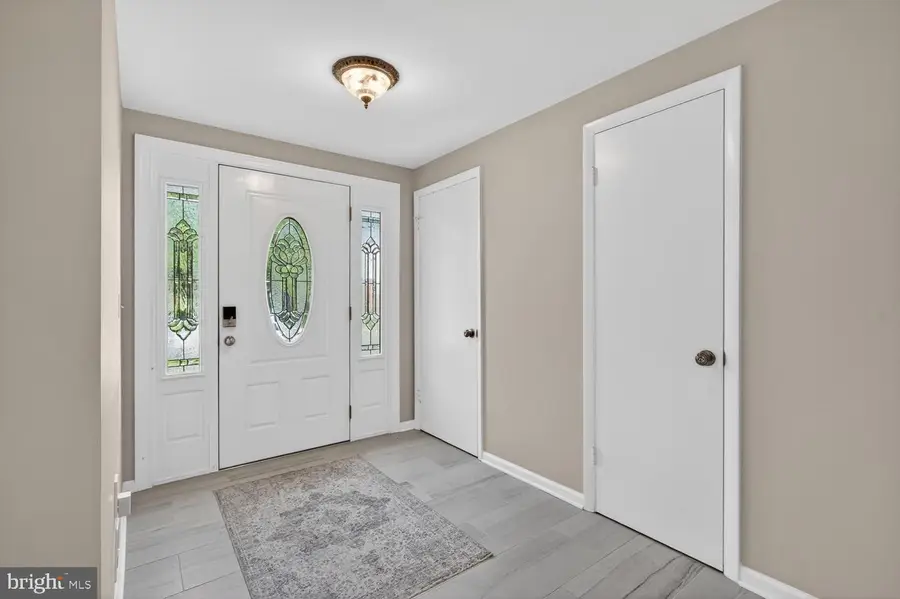 6059 Clerkenwell Ct, Burke, VA 22015 - #2