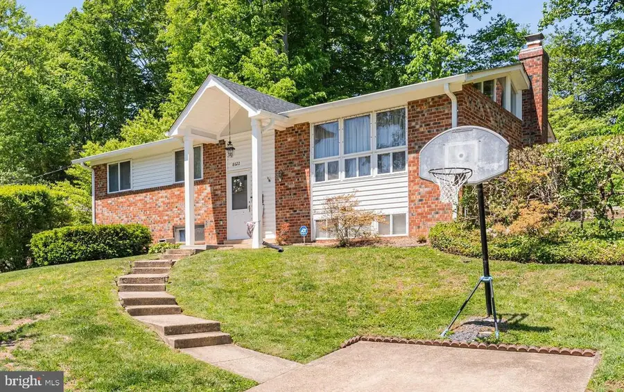 8622 Kenilworth Dr, Springfield, VA 22151 - #2
