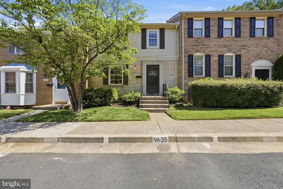 9635 Lindenbrook St, Fairfax, VA 22031 - #2