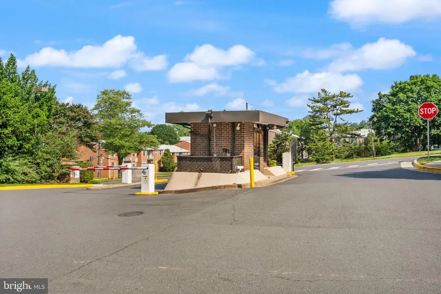 1800 Old Meadow Rd #1204, McLean, VA 22102 - #2