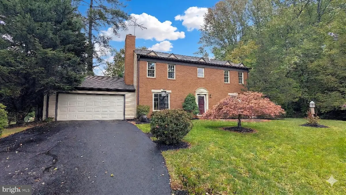 1835 Batten Hollow Rd, Vienna, VA 22182 - #1