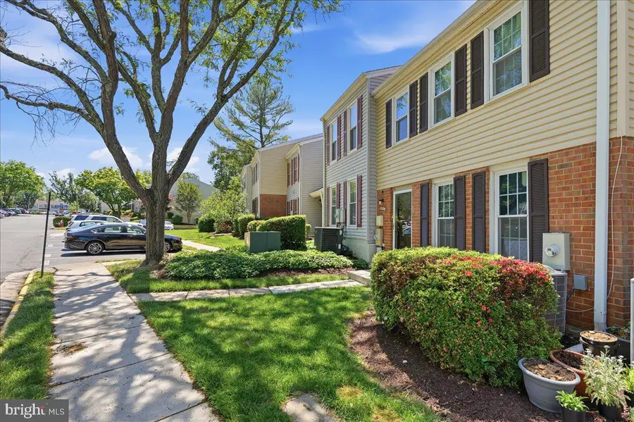 6326 Fenestra Ct, Burke, VA 22015 - #3