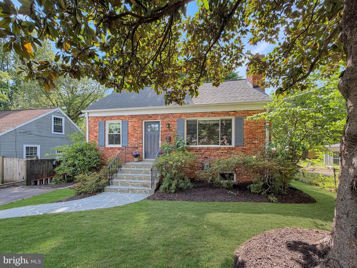 2826 W George Mason Rd, Falls Church, VA 22042 - #1