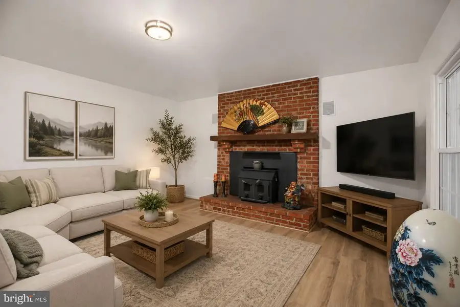 6401 Wolf Run Hunt Ct, Fairfax Station, VA 22039 - #2