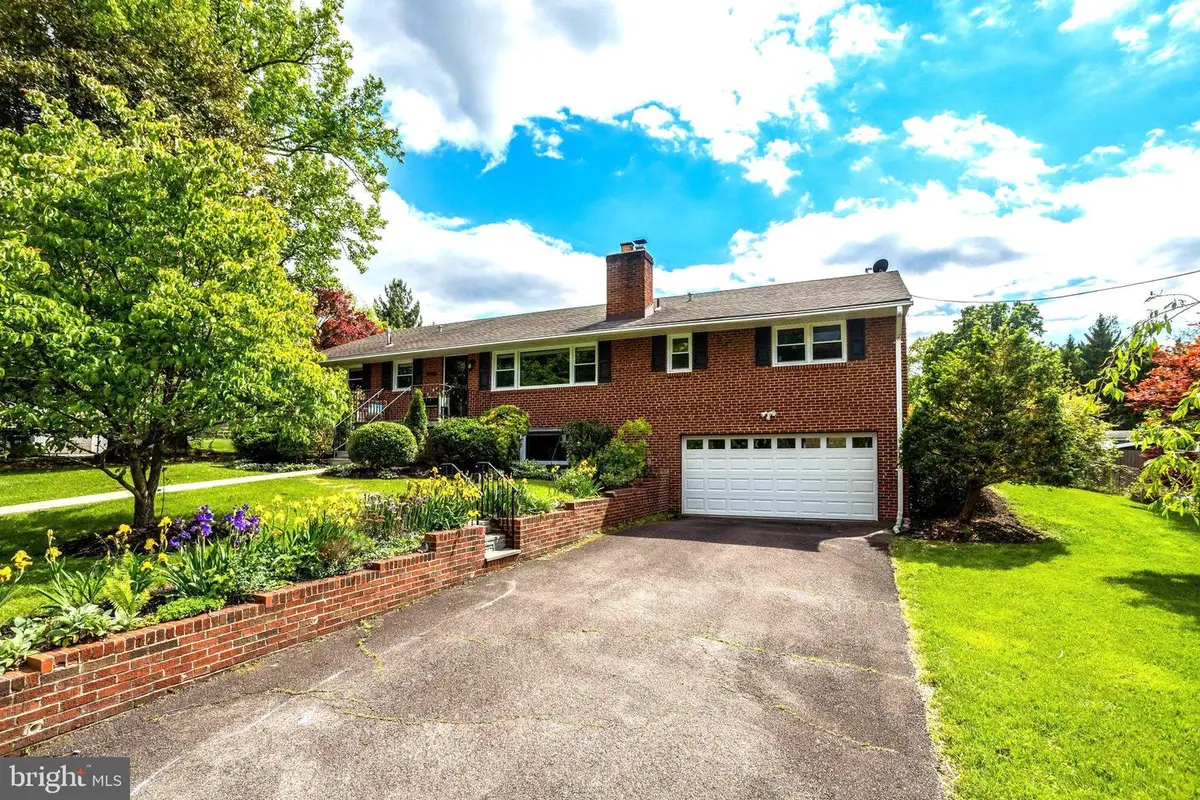 8906 Dogue Dr, Alexandria, VA 22309 - #1