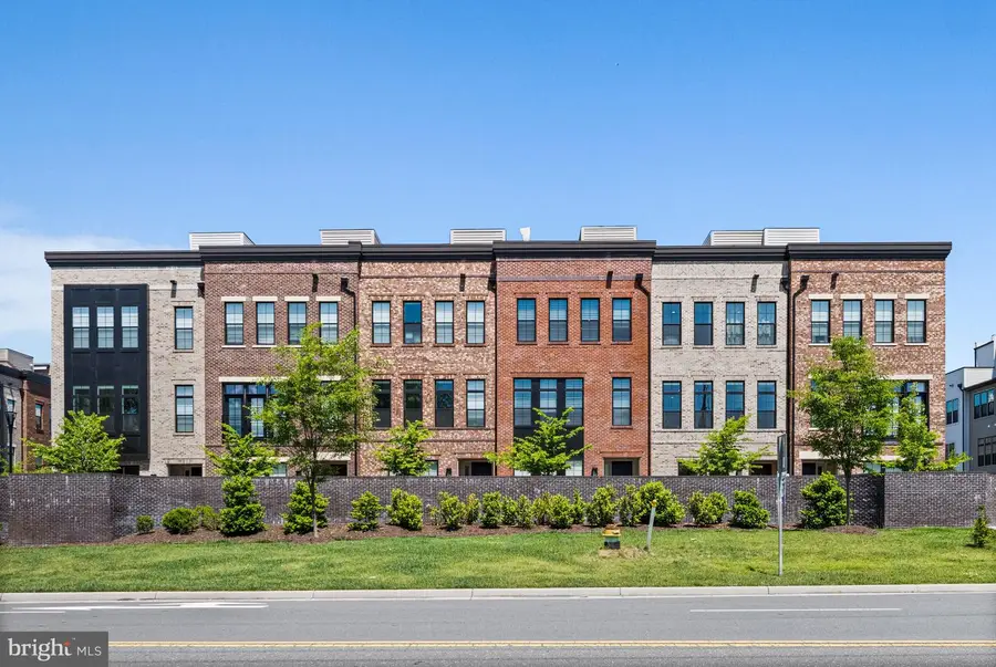 7382 Magarity Rd, McLean, VA 22102 - #2