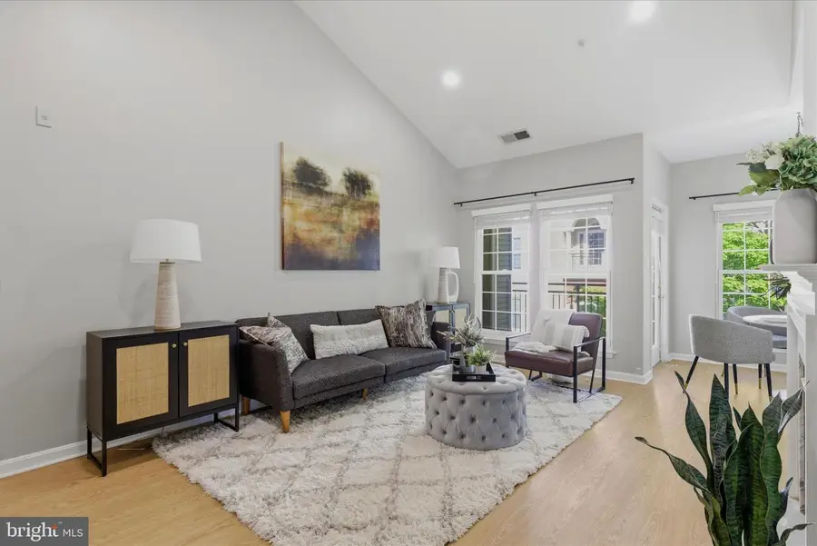 4139 Fountainside Ln #302, Fairfax, VA 22030 - #3