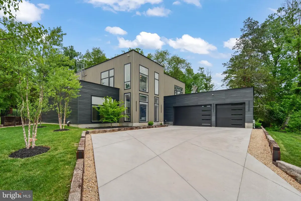 7404 Sportsman Dr, Falls Church, VA 22043 - #1