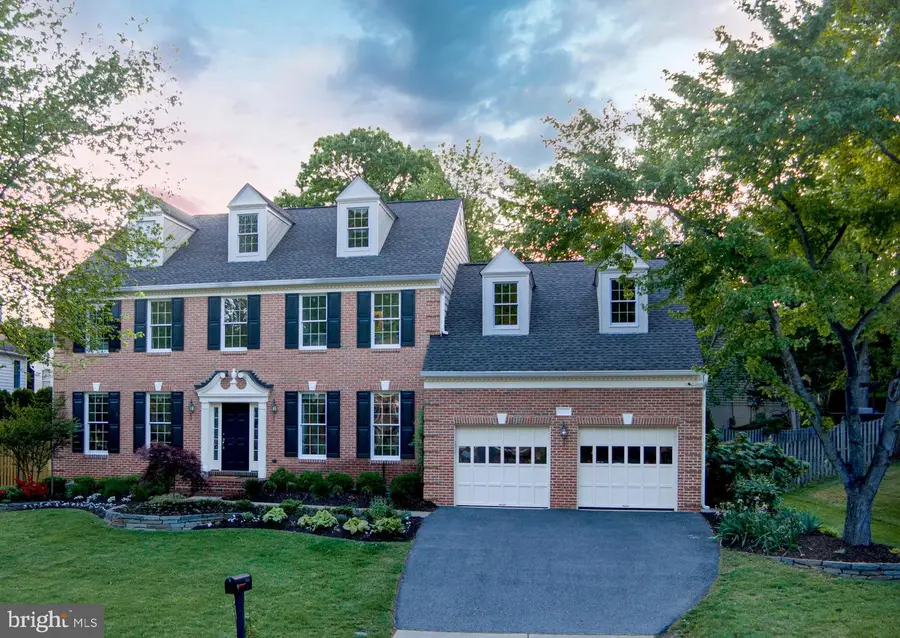 8006 Comerford Dr, Fairfax Station, VA 22039 - #2