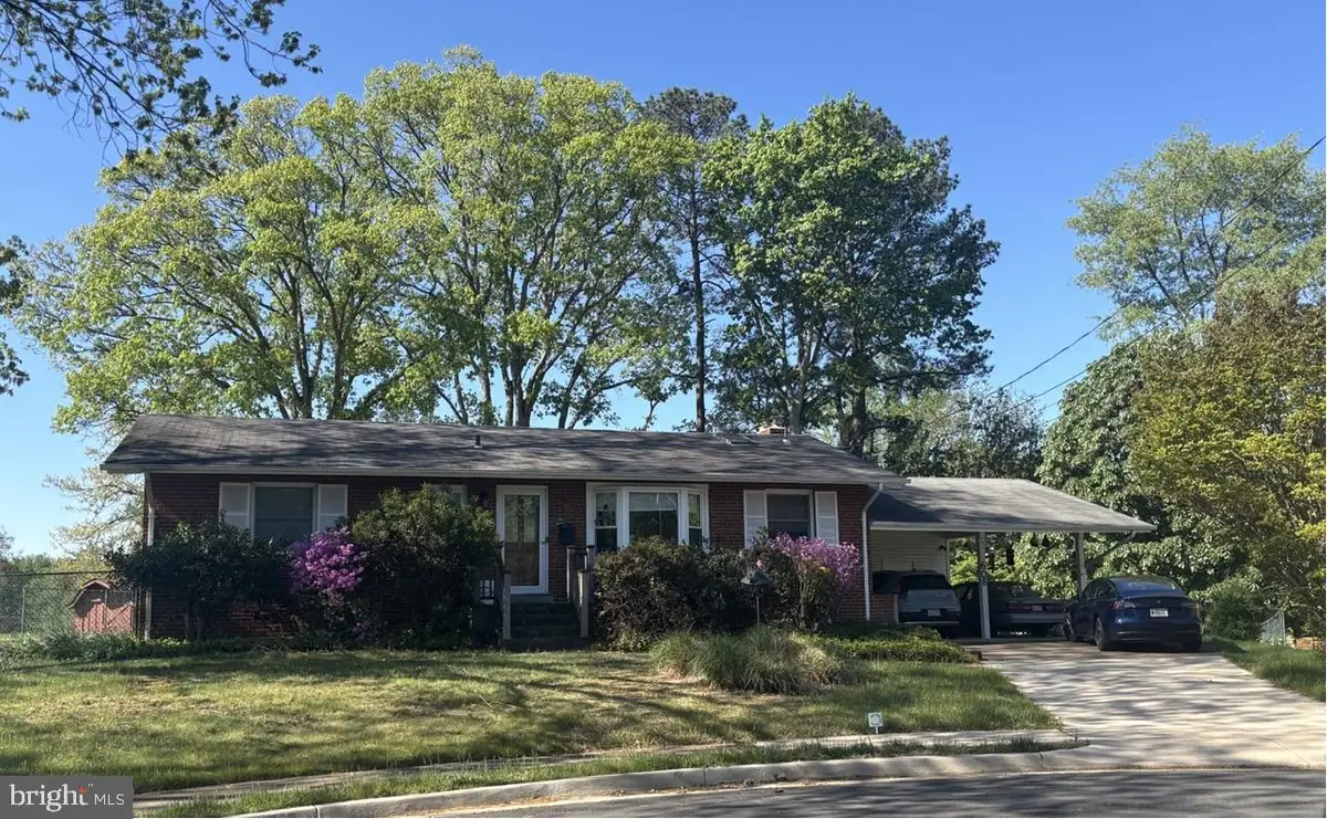 608 Roberts Dr Nw, Vienna, VA 22180 - #1