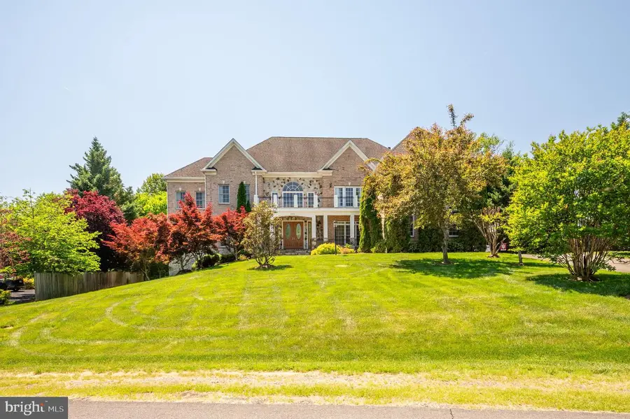 1002 Sherman Ct, Great Falls, VA 22066 - #2