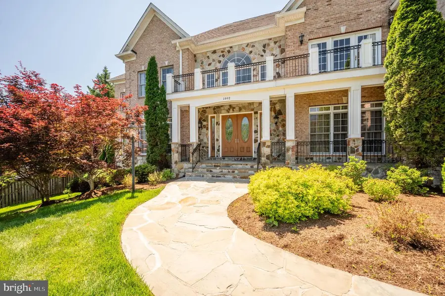 1002 Sherman Ct, Great Falls, VA 22066 - #3