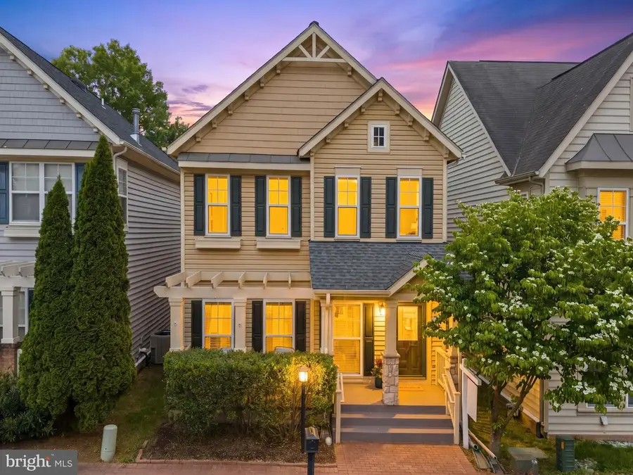 9123 Stonegarden Dr, Lorton, VA 22079 - #2