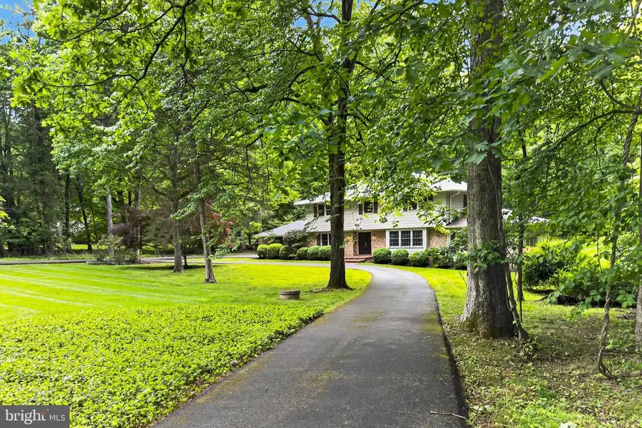 9507 Arnon Chapel Rd, Great Falls, VA 22066 - #2